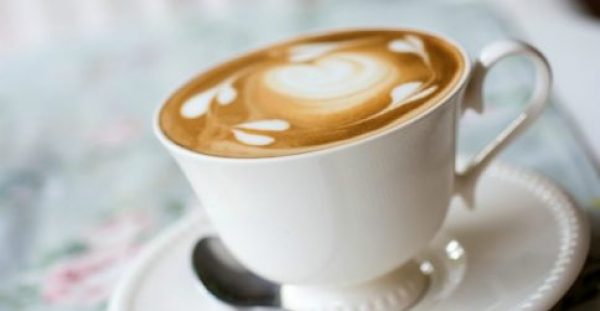 3 Λόγοι Υγείας για να Πείτε “Αντίο” στον Καφέ με Γάλα