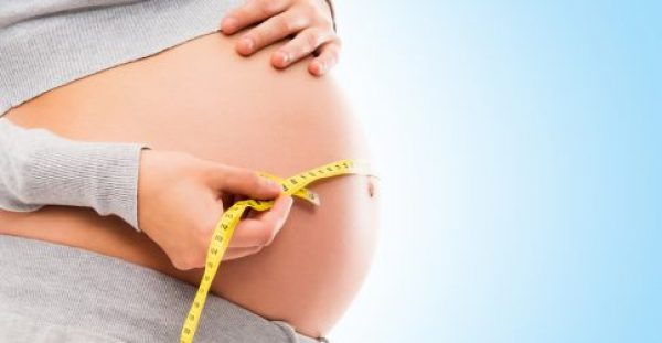 Οι υπέρβαρες έγκυες γεννούν «γερασμένα» μωρά