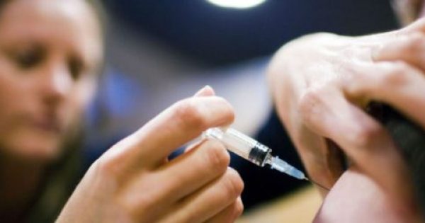Σε παιδιά έως 14 ετών αρκούν δύο δόσεις του εμβολίου για τον καρκίνο του τραχήλου