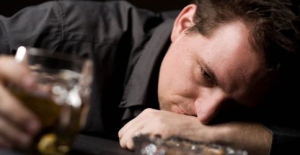 Το αλκοόλ μπορεί να βλάψει τον προστάτη αδένα στους άνδρες