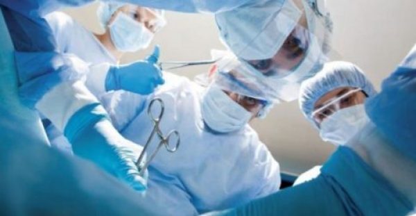 ΠΑΓΝΗ: Αφαίρεση όγκου από το κεφάλι με τον ασθενή ξύπνιο…