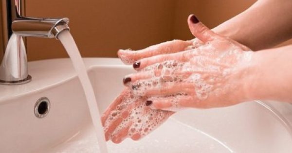 Πόση ώρα πρέπει να πλένουμε τα χέρια μας