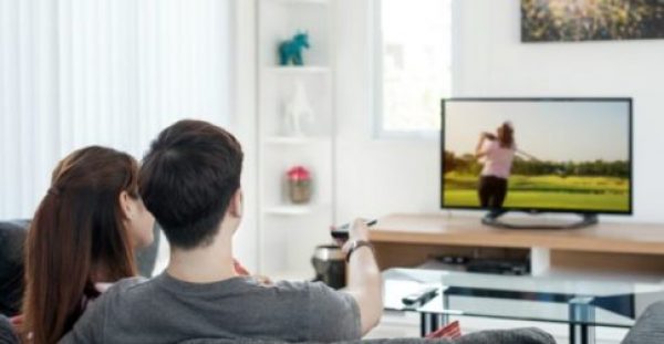 5 Λόγοι για να Προτιμήσετε ΑΥΤΗ τη Συσκευή Αντί για Τηλεόραση