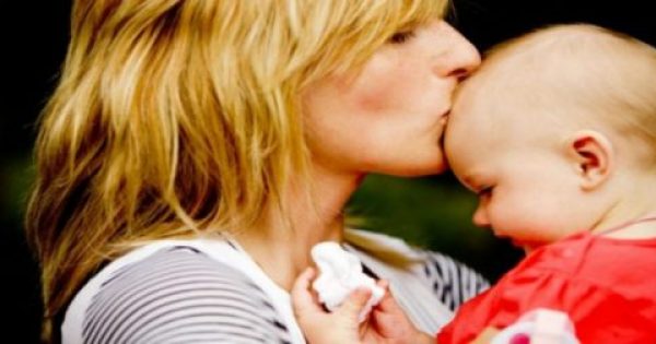 Featured Image for Attachment parenting : Όλα όσα πρέπει να γνωρίζετε για τη θεωρία της προσκόλλησης