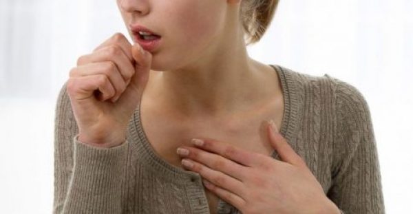 Βήχας & πόνος στο λαιμό: Πότε πρέπει να συμβουλευτείτε γιατρό