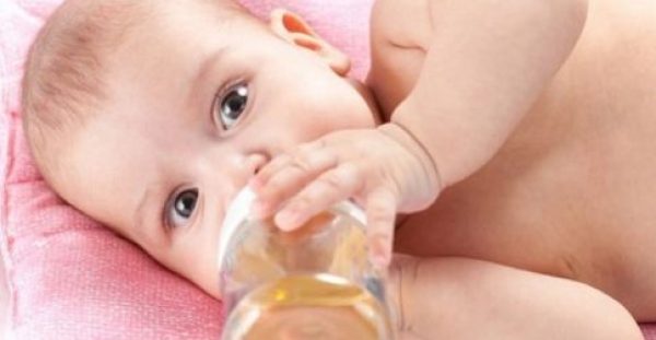 Πότε το μωρό μπορεί να πιει νερό;