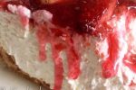 Featured Image for Καταπληκτικό τσιζκέικ- Cheesecake – ζουμερό με φράουλες !!!