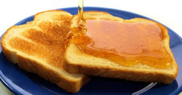 Αυτός είναι ο λόγος που πρέπει να αλείφετε μέλι και κανέλα στο ψωμί στο πρωινό σας!