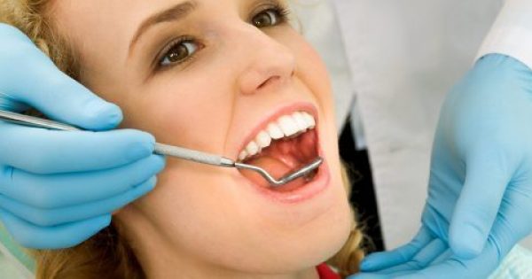 Πώς συνδέεται το βούρτσισμα των δοντιών με τον καρκίνο του εντέρου