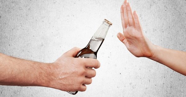 Κολπική μαρμαρυγή: Πόσο μειώνεται ο κίνδυνος αν κόψετε το αλκοόλ