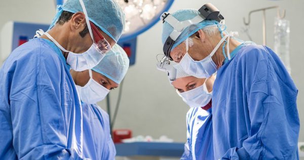 Επέμβαση βουβωνοκήλης: Η εμπειρία του χειρουργού «κλειδί» στην αποφυγή του χρόνιου πόνου