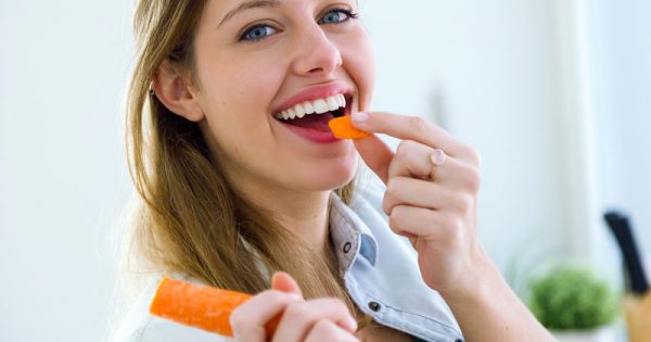 Οι 4 βιταμίνες που χρειάζεσαι για γερά δόντια