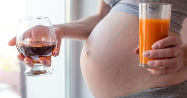 Αλκοόλ στην εγκυμοσύνη: Επικίνδυνο ακόμη και σε ελάχιστες ποσότητες