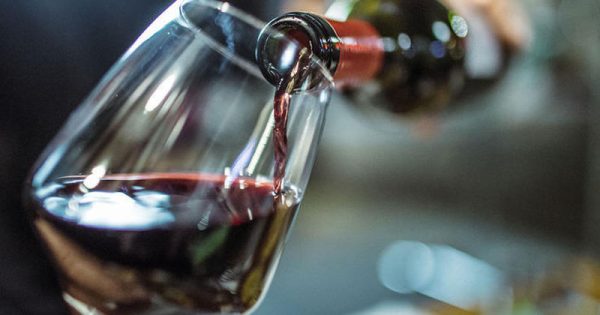 Οστεοπόρωση & κρασί: Σε ποια ποσότητα ωφελεί τις γυναίκες
