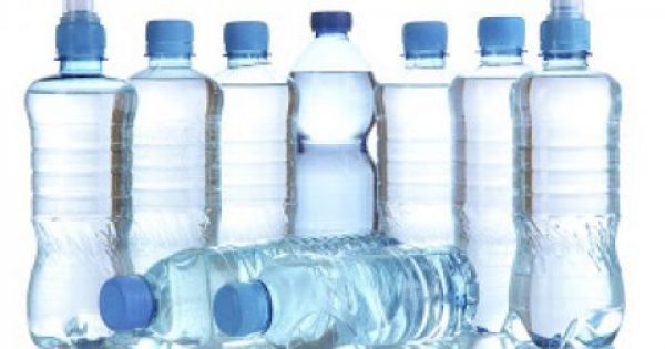 Προσοχή: ΑΥΤΟ ΠΡΕΠΕΙ να κοιτάτε στα πλαστικά μπουκάλια νερού…