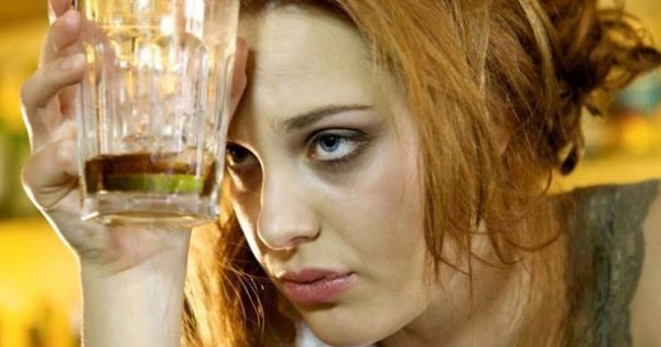 Drunkorexia: Η μορφή ανορεξίας που… προκαλούν οι νέες γυναίκες