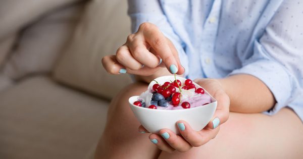 Οι αντιφλεγμονώδεις τροφές που βάζουν «φρένο» στη ρευματοειδή αρθρίτιδα