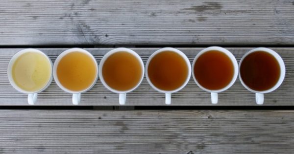 Καθαρίστε τα Ξύλινα Πατώματα Χρησιμοποιώντας μόνο Τσάι!