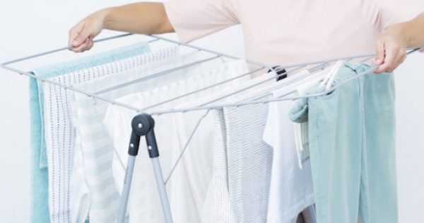 Στέγνωμα ρούχων μέσα στο σπίτι: Οι σοβαροί κίνδυνοι για την υγεία μας