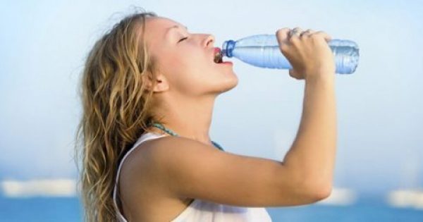 ΑΠΙΣΤΕΥΤΟ: Έπινε 3 λίτρα νερό τη μέρα για ένα μήνα και δείτε πως έγινε! [Εικόνα]