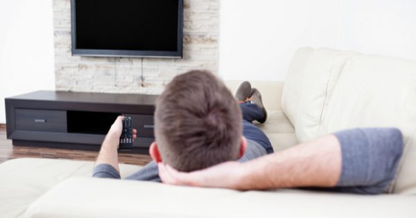 Φλεβική θρόμβωση: Τι ρόλο παίζει η… τηλεόραση