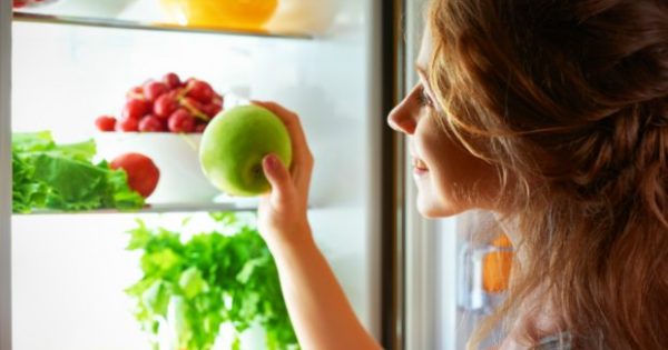 Το Απίστευτο Τρικ για να μην Μουχλιάζουν τα Φρούτα και τα Λαχανικά σας Εντός Ψυγείου
