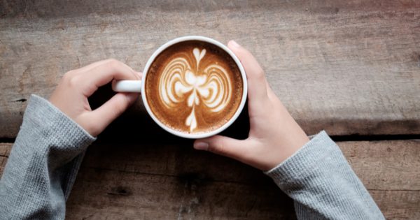 Με πόσους καφέδες την ημέρα μειώνετε τον κίνδυνο καρδιακού επεισοδίου