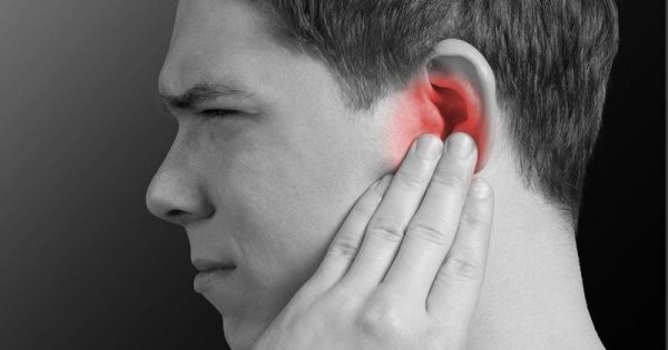 Featured Image for Πόνος στο αυτί: Αίτια, συμπτώματα, αντιμετώπιση