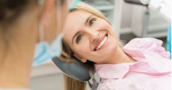 Η λεύκανση δοντιών είναι ασφαλής μόνο όταν γίνεται από οδοντίατρο και δεν ενδείκνυται για όλους