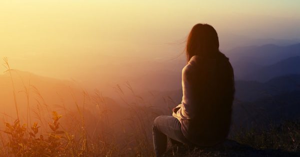 Άτυπη κατάθλιψη: Τι είναι και με ποια συμπτώματα εκδηλώνεται