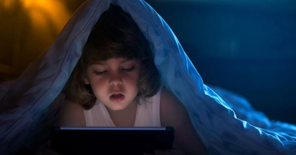 Featured Image for Μακριά τα τάμπλετ από τα παιδιά! Οι επιπτώσεις στον ύπνο και στο βάρος τους