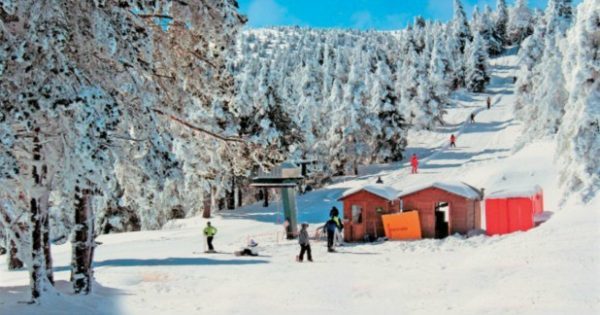 Featured Image for Αυτό είναι το πιο Μαγευτικό Ορεινό Χωριό για να Περάσετε τα Φετινά Χριστούγεννα