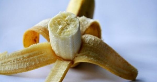 Μην πετάτε τη φλούδα της μπανάνας! Δείτε πώς θα την αξιοποιήσετε!