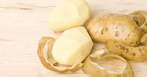 Ξεφλουδίστε τις Πατάτες σε Χρόνο Ρεκόρ με Αυτό το Πανέξυπνο Tip
