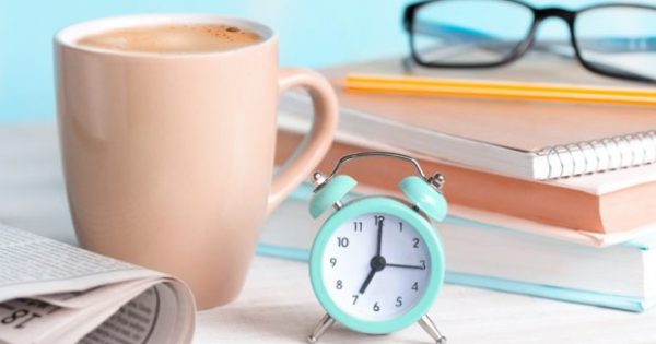 6 Πράγματα που Πρέπει να Κάνετε Κάθε Βράδυ για να Απολαμβάνετε το Πρωινό σας Περισσότερο
