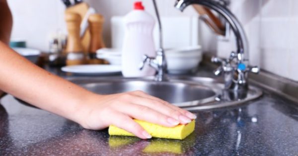 Φτιάξτε Μόνοι σας το Ευκολότερο Καθαριστικό Όλων των Εποχών για την Κουζίνα σας