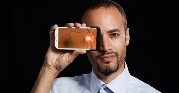 Andrew Bastawrous: Ο άνθρωπος που σώζει την όραση του πλανήτη με το… πραγματικό «Eye phone» [pics, vids]
