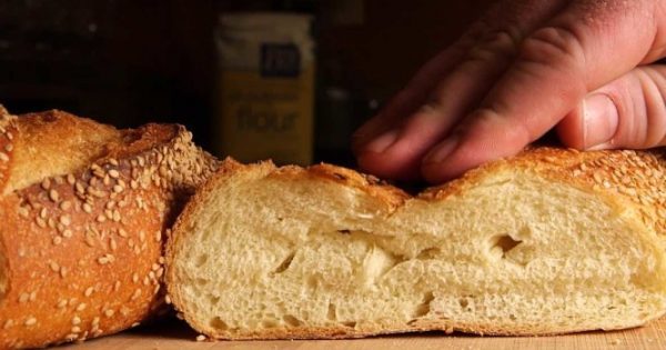 Πώς διατηρείται καλύτερα το ψωμί – Τι γίνεται όταν μπαίνει στο ψυγείο…