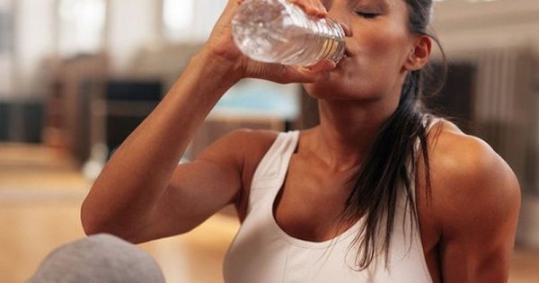 Πέντε πράγματα που θα σου συμβούν αν αρχίσεις να πίνεις περισσότερο νερό