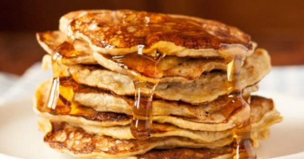 Πώς να Φτιάξετε τα Τέλεια Pancakes με Δύο Μόνο Υλικά!