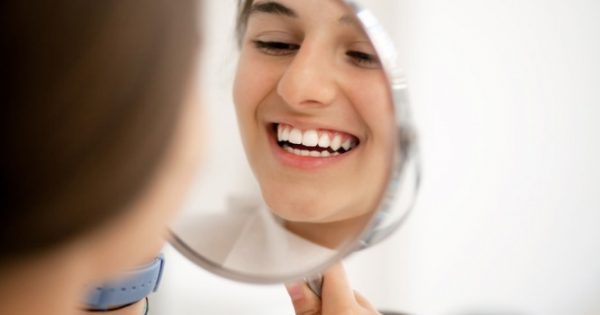 Παγκόσμια Ημέρα Στοματικής Υγείας: Λύσεις σε πέντε βασικά προβλήματα στα δόντια