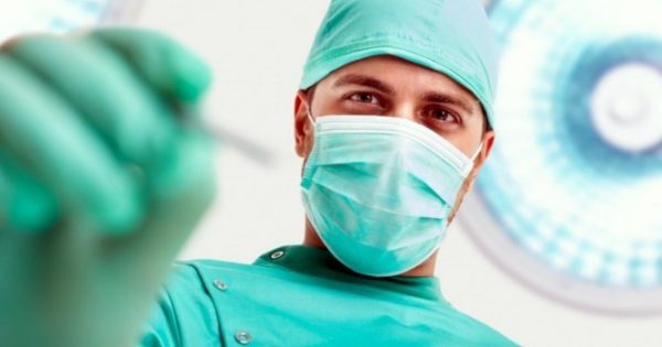 Γιατί οι χειρουργοί φοράνε πράσινα ή μπλε – Δεν πάει ο νους σας…