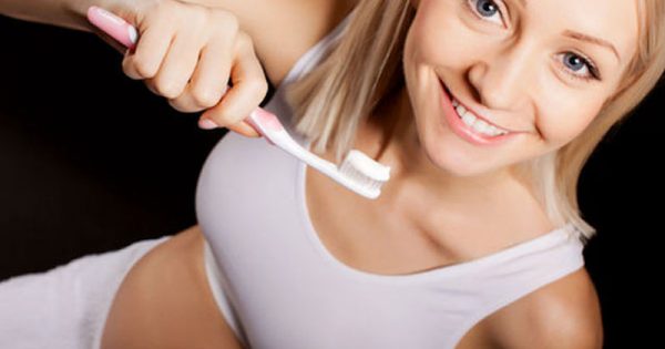Εγκυμοσύνη και δόντια: Γιατί δεν πρέπει να παραμελείτε τη στοματική σας υγιεινή κατά την κύηση