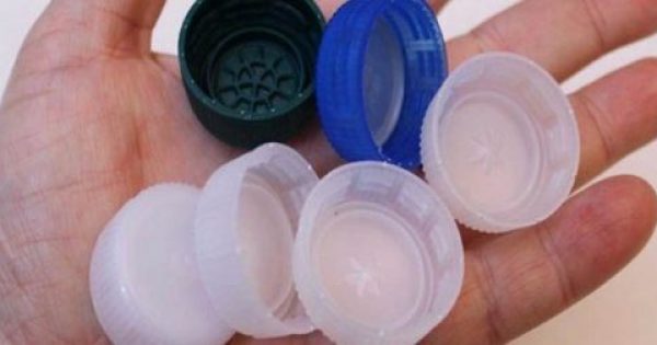 ΜΗΝ πετάτε τα καπάκια από τα Πλαστικά Μπουκάλια. Δείτε 12 Καταπληκτικούς Τρόπους για να τα ξανά Χρησιμοποιήσετε!