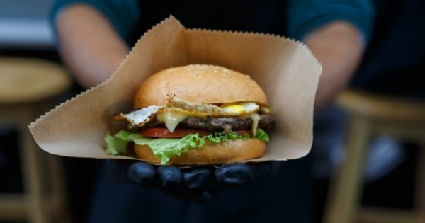 Το fast food αυξάνει τις φθαλικές ενώσεις στον οργανισμό – Τι έδειξε σημαντική έρευνα!