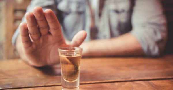 Έρευνα για το αλκοόλ: Ένα ποτό τη μέρα κόβει έως και έξι μήνες ζωής!