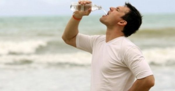 Featured Image for Το πολύ νερό σκοτώνει – Δείτε πόσο πρέπει να πίνετε