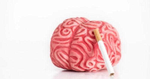Όσο περισσότερο καπνίζει κανείς, τόσο αυξάνεται ο κίνδυνος εγκεφαλικού πριν από τα 50!!!