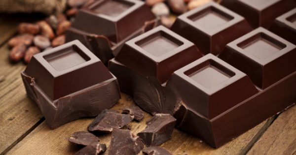 Τι προσφέρει η σοκολάτα στην υγεία σας: Διατροφικά οφέλη και κίνδυνοι
