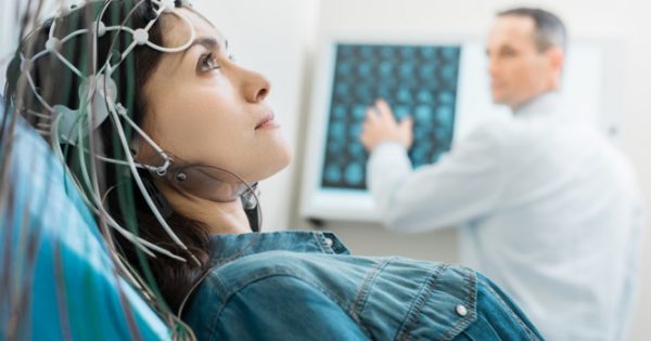 Βιοηλεκτρονική ιατρική: Έλληνας αποκωδικοποίησε τα νευρικά σήματα του ανοσοποιητικού συστήματος προς τον εγκέφαλο